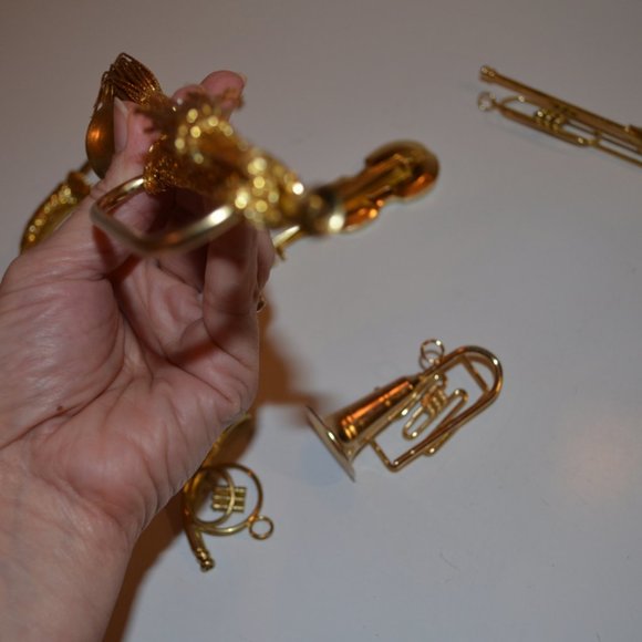 Holiday Ornaments Set of 7 Mini Musical Instruments Wind & String Golden Metal - Picture 7 of 8